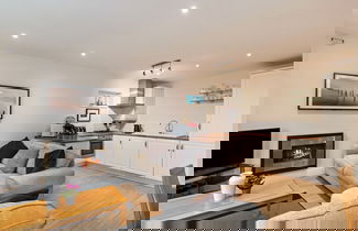 Photo 1 - Park Place Court - Close to Town Centre and Beach