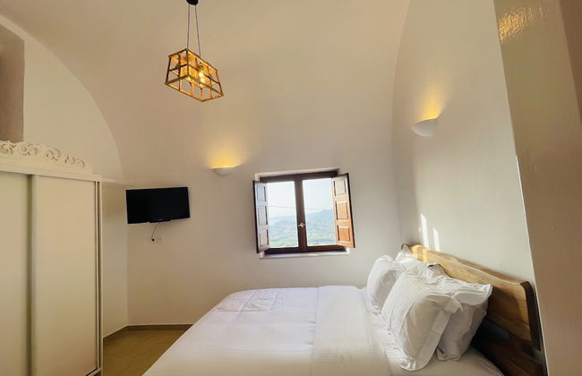 Diva Santorini Luxury Villa - Photo 2