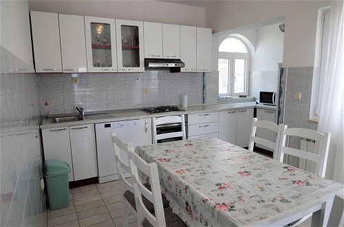 Foto 15 - Remarkable 2-bed Apartment in Okrug Gornji