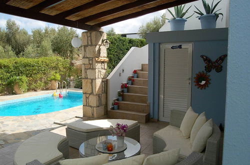 Foto 9 - Enticing Villa in Loutra with Private Pool & Garden near Beach