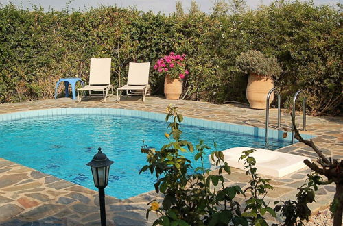 Foto 14 - Enticing Villa in Loutra with Private Pool & Garden near Beach