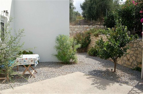 Foto 25 - Enticing Villa in Loutra with Private Pool & Garden near Beach