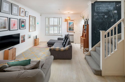 Photo 1 - 3 Bed House, Sleeps 8 - Near St Pancras