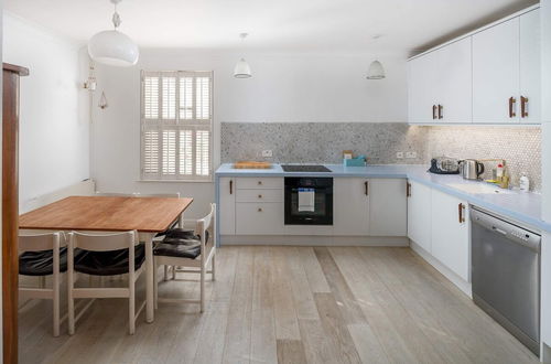 Photo 11 - 3 Bed House, Sleeps 8 - Near St Pancras