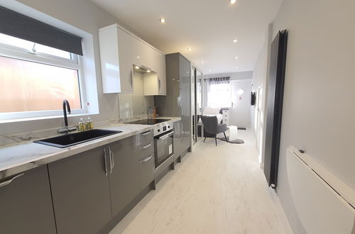 Photo 10 - Modern Studio Apartment in Newcastle Upon Tyne