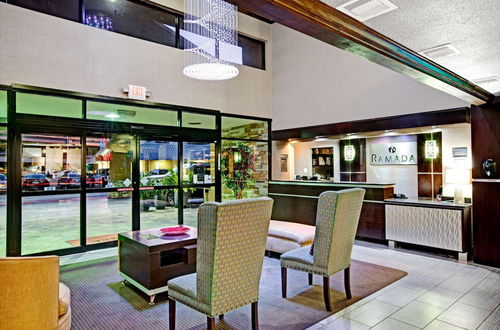 Photo 2 - Ramada by Wyndham Houston Intercontinental Airport South