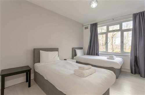 Foto 12 - Modern 2 Bedroom Apartment in Morden