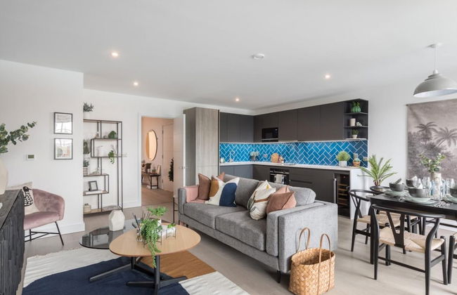Design Brand new 3 Bedroom Apartment in Shoreditch - Photo 1