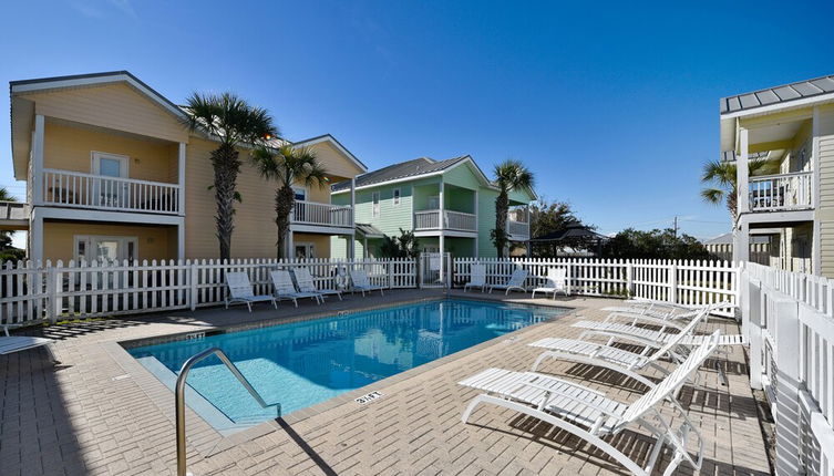 Photo 1 - Beach Bungalow by Book That Condo