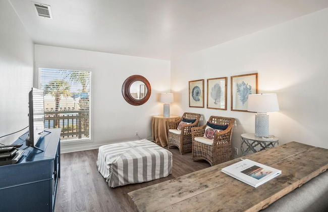 Recently Renovated Condo w/ Breezy Ocean Views - Steps to Beach - Foto 7