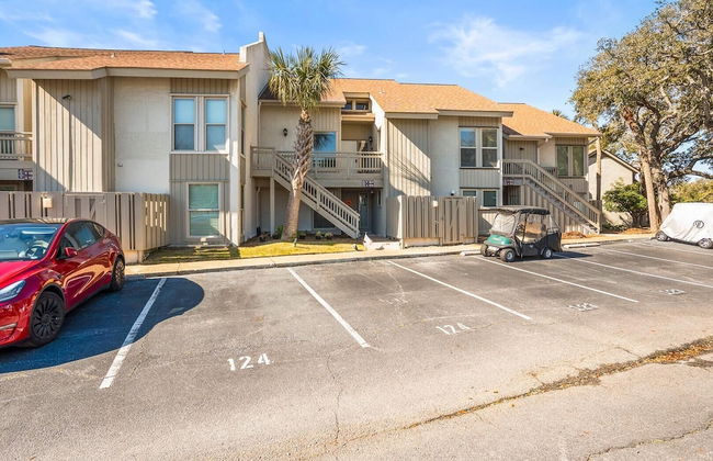 Recently Renovated Condo w/ Breezy Ocean Views - Steps to Beach - Foto 39