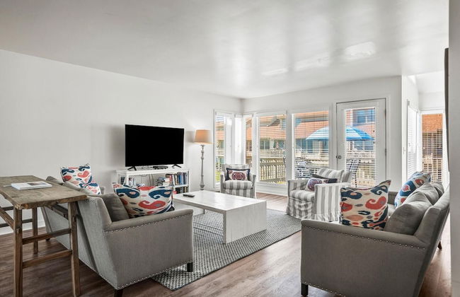 Recently Renovated Condo w/ Breezy Ocean Views - Steps to Beach - Foto 15