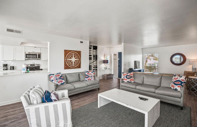 Recently Renovated Condo w/ Breezy Ocean Views - Steps to Beach - Foto 17