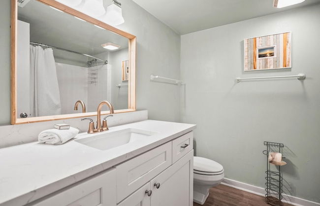 Recently Renovated Condo w/ Breezy Ocean Views - Steps to Beach - Foto 20