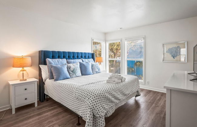 Recently Renovated Condo w/ Breezy Ocean Views - Steps to Beach - Foto 2