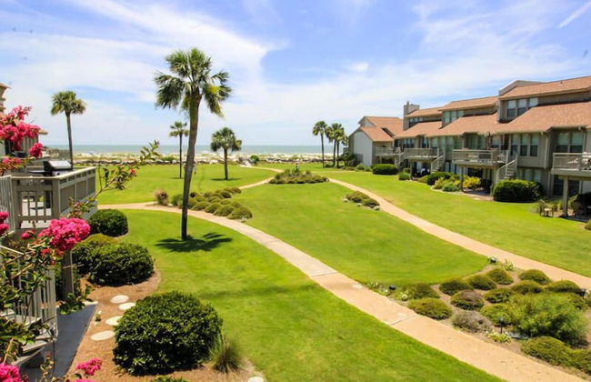 Recently Renovated Condo w/ Breezy Ocean Views - Steps to Beach - Foto 1