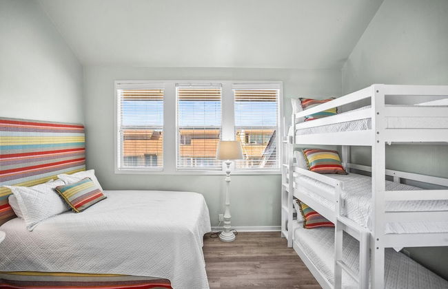 Recently Renovated Condo w/ Breezy Ocean Views - Steps to Beach - Foto 6