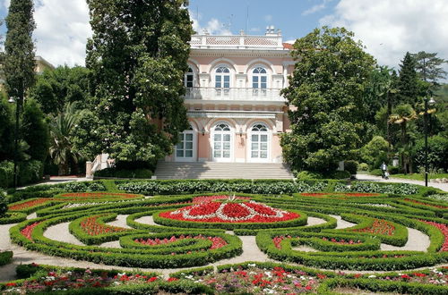 Photo 27 - Luxury Apartment in Opatija for 8 People With Pool and Silk Bedding