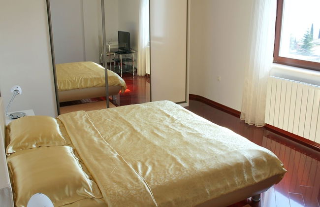 Luxury Apartment in Opatija for 8 People With Pool and Silk Bedding - Foto 2