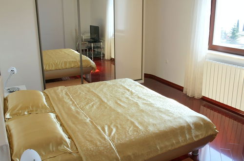 Foto 2 - Luxury Apartment in Opatija for 8 People With Pool and Silk Bedding