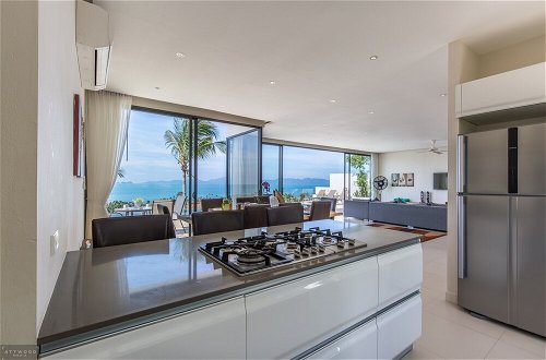 Foto 42 - 15 Bedroom Luxury Triple Sea View Villas