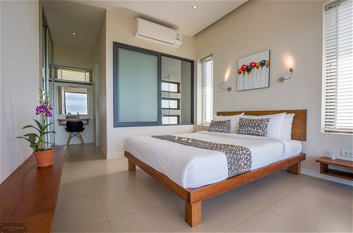Foto 17 - 15 Bedroom Luxury Triple Sea View Villas