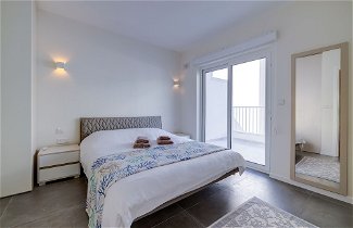 Photo 3 - Stunning 3BR Apartment With Marina Views