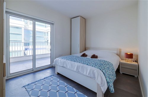 Photo 4 - Stunning 3BR Apartment With Marina Views