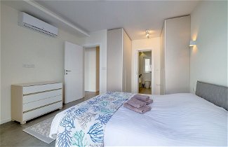 Photo 2 - Stunning 3BR Apartment With Marina Views
