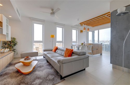 Photo 14 - Stunning Apartment in a Central Location With Views