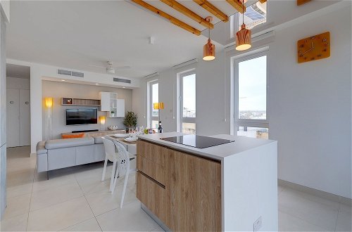 Photo 32 - Stunning Apartment in a Central Location With Views