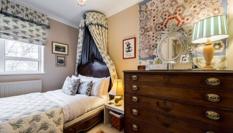 Photo 1 - 3 Bedroom Apartment on Portobello Road in Notting Hill