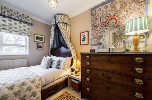 Photo 1 - 3 Bedroom Apartment on Portobello Road in Notting Hill