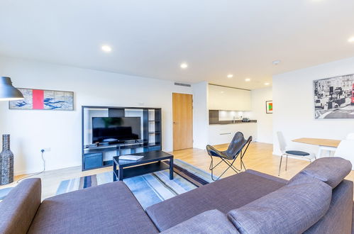 Photo 17 - 1 Bedroom Stylish Apartment near Regents Park FREE WIFI & AIRCON by City Stay Aparts London