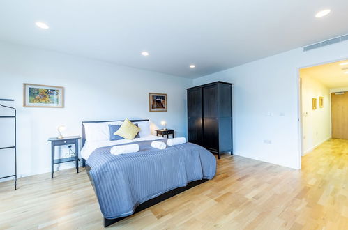 Photo 3 - 1 Bedroom Stylish Apartment near Regents Park FREE WIFI & AIRCON by City Stay Aparts London