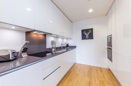 Photo 12 - 1 Bedroom Stylish Apartment near Regents Park FREE WIFI & AIRCON by City Stay Aparts London