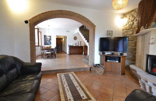 Charming Villa in Suvereto with Hot Tub - Photo 13
