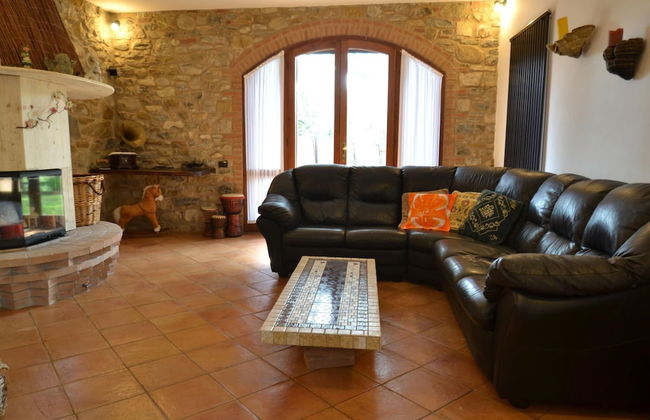 Charming Villa in Suvereto with Hot Tub - Photo 12