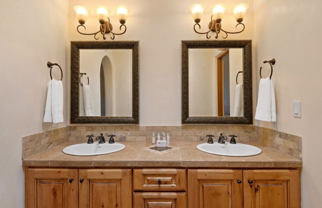 Casa Nona - Pristine Home in the Railyard District, Walk to The Plaza - Foto 25