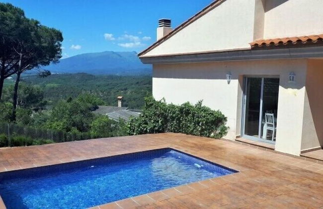Chalet con piscina y vistas a 10min de la playa de Blanes - Foto 1