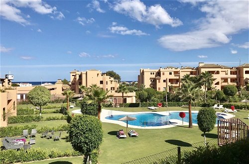 Foto 42 - Casares Beach Golf Apartment With Private Garden and Pool Access