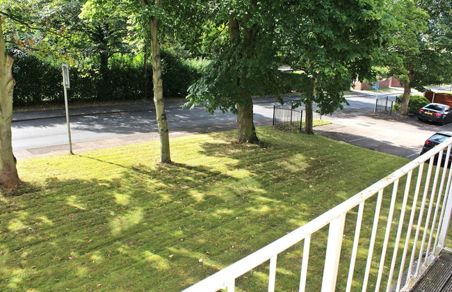 2 Bedrooms - Large Balcony Apartment & Parking - Foto 11