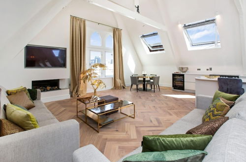 Photo 2 - The Penthouse - With 360 Private Terrace Views of the Cathedral and Exeter City