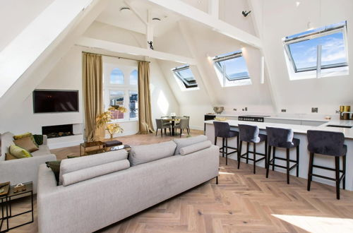 Photo 4 - The Penthouse - With 360 Private Terrace Views of the Cathedral and Exeter City