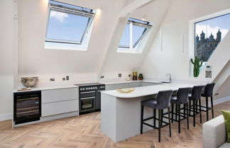 Foto 3 - The Penthouse - With 360 Private Terrace Views of the Cathedral and Exeter City