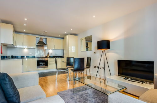 Foto 7 - Two Bedroom Apartment in Canary Wharf