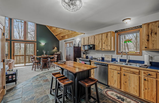 Sqyrls Nest - 3BR Retreat With a Hot Tub - Photo 22