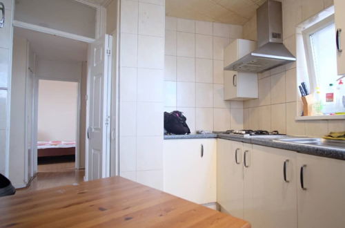 Photo 13 - 2-bed Apartment in London Woolwich