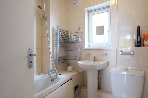 Photo 16 - 2-bed Apartment in London Woolwich