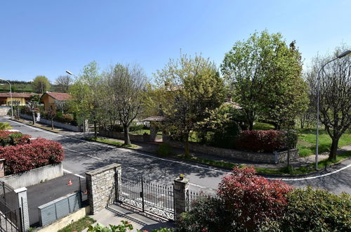 Photo 34 - Luxurious Villa in Lombardy with Garden & Hot Tub